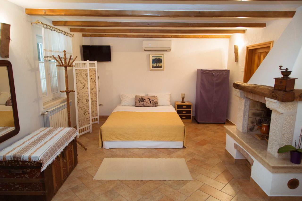 Brseč Apartments Tinka מראה חיצוני תמונה