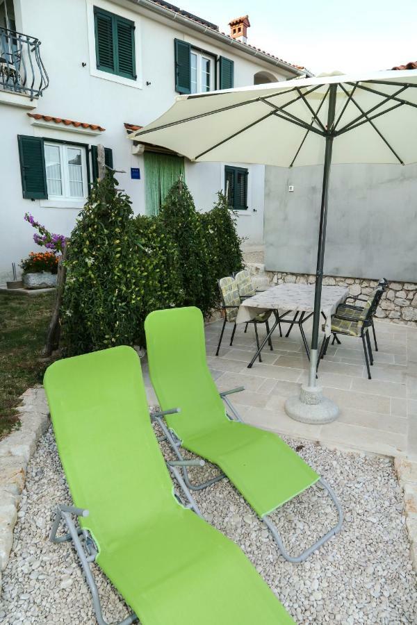 Brseč Apartments Tinka מראה חיצוני תמונה