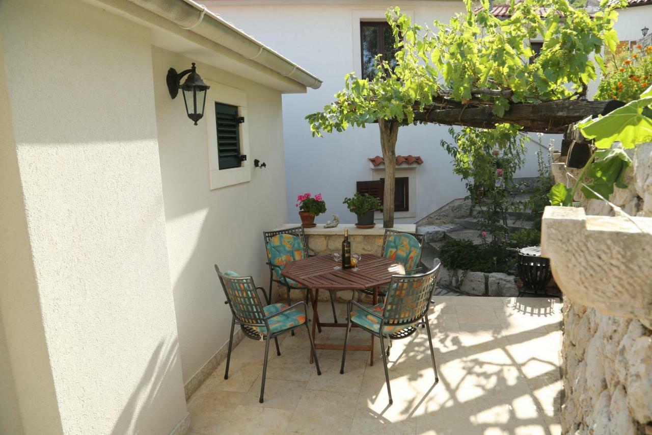 Brseč Apartments Tinka מראה חיצוני תמונה