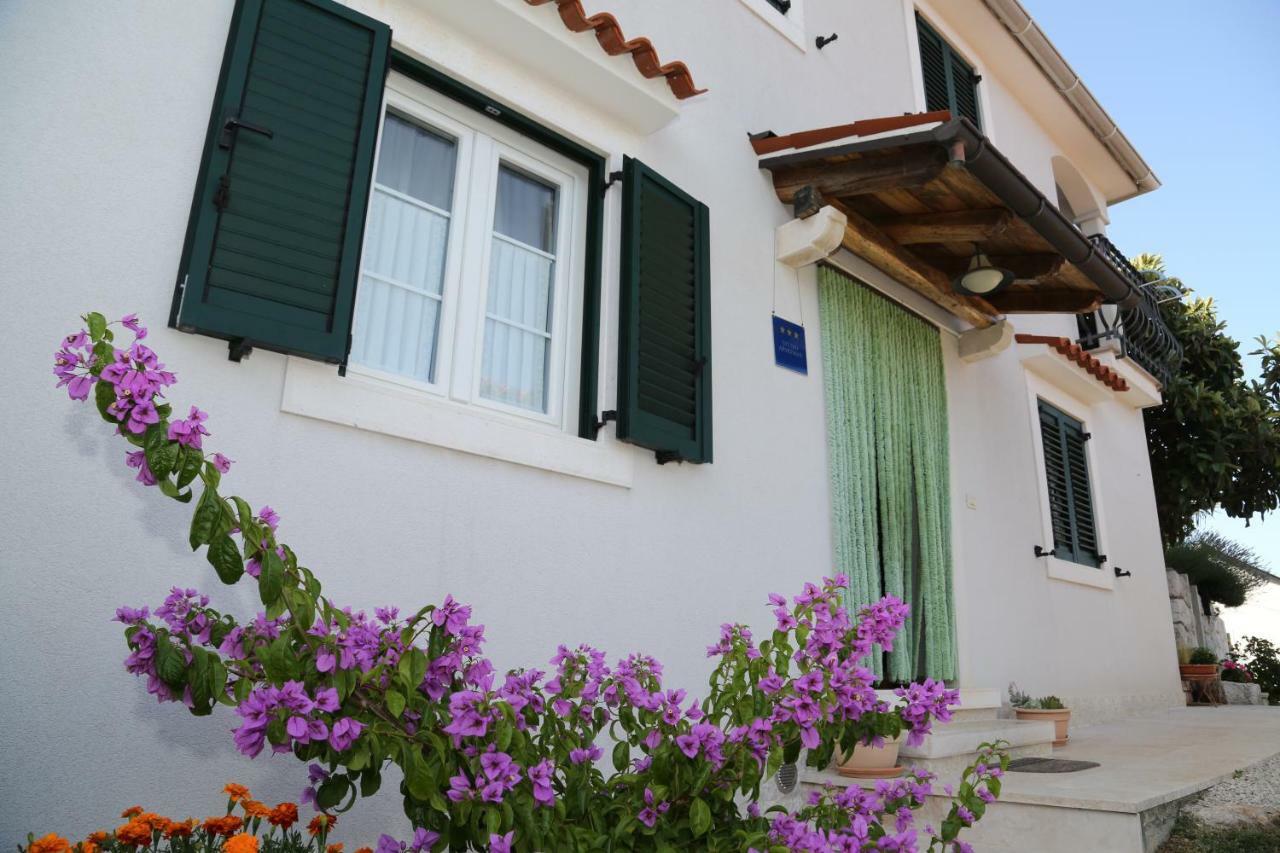 Brseč Apartments Tinka מראה חיצוני תמונה